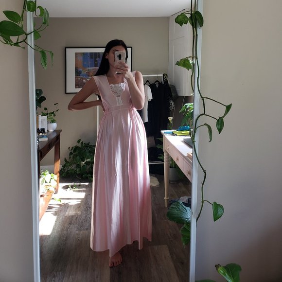 Vintage 80s pink satiny Cahill Lingerie slip - Picture 8 of 8